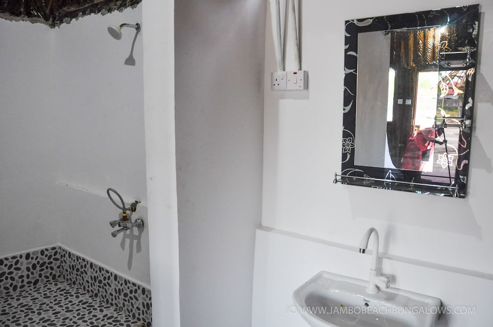 Jambo Beach Bungalows - Hostel 50/50