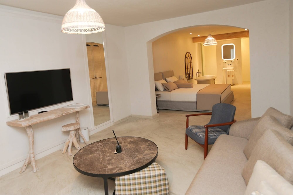 Avalon Boutique Hotel & Suites 42/59