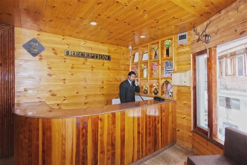 Oyo Premium Log Huts 9/34