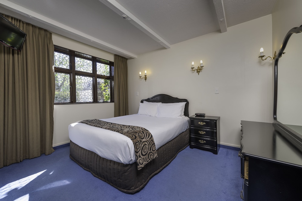 1 BEDROOM, SUITE, QUEEN BED