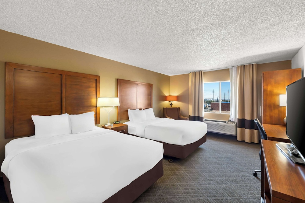 Comfort Inn & Suites Near Kino Sports Complex 14/58