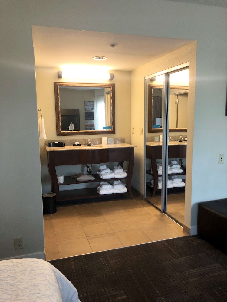 Hampton Inn And Suites Norfolk Airport 23/46