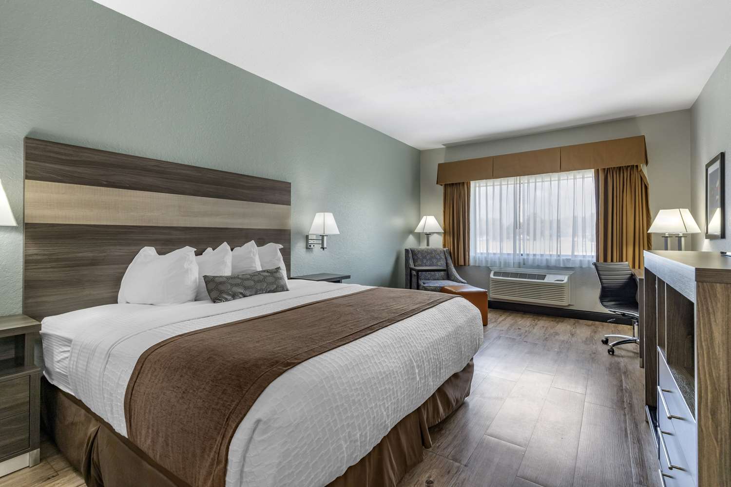 غرفة بسرير كينج، Best Western Plus Victoria Inn & Suites 2/3