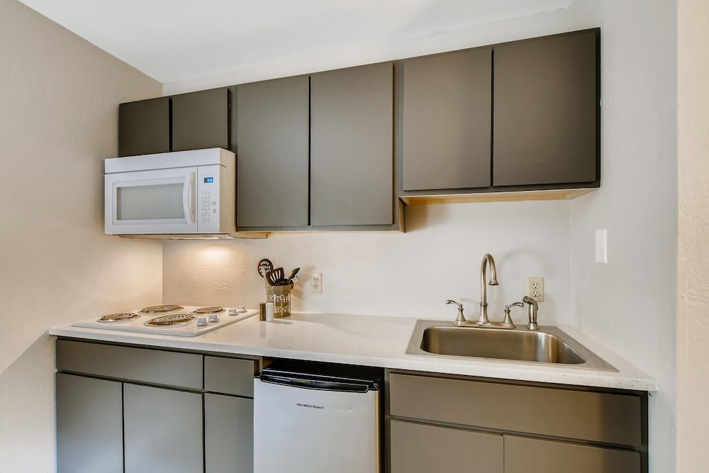 Orangewood Inn Suites Midtown 43/58