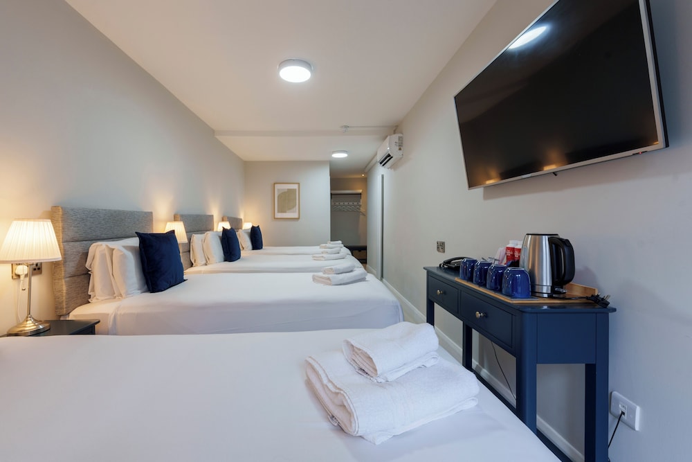 ROOM, QUADRUPLE, 4 BEDS