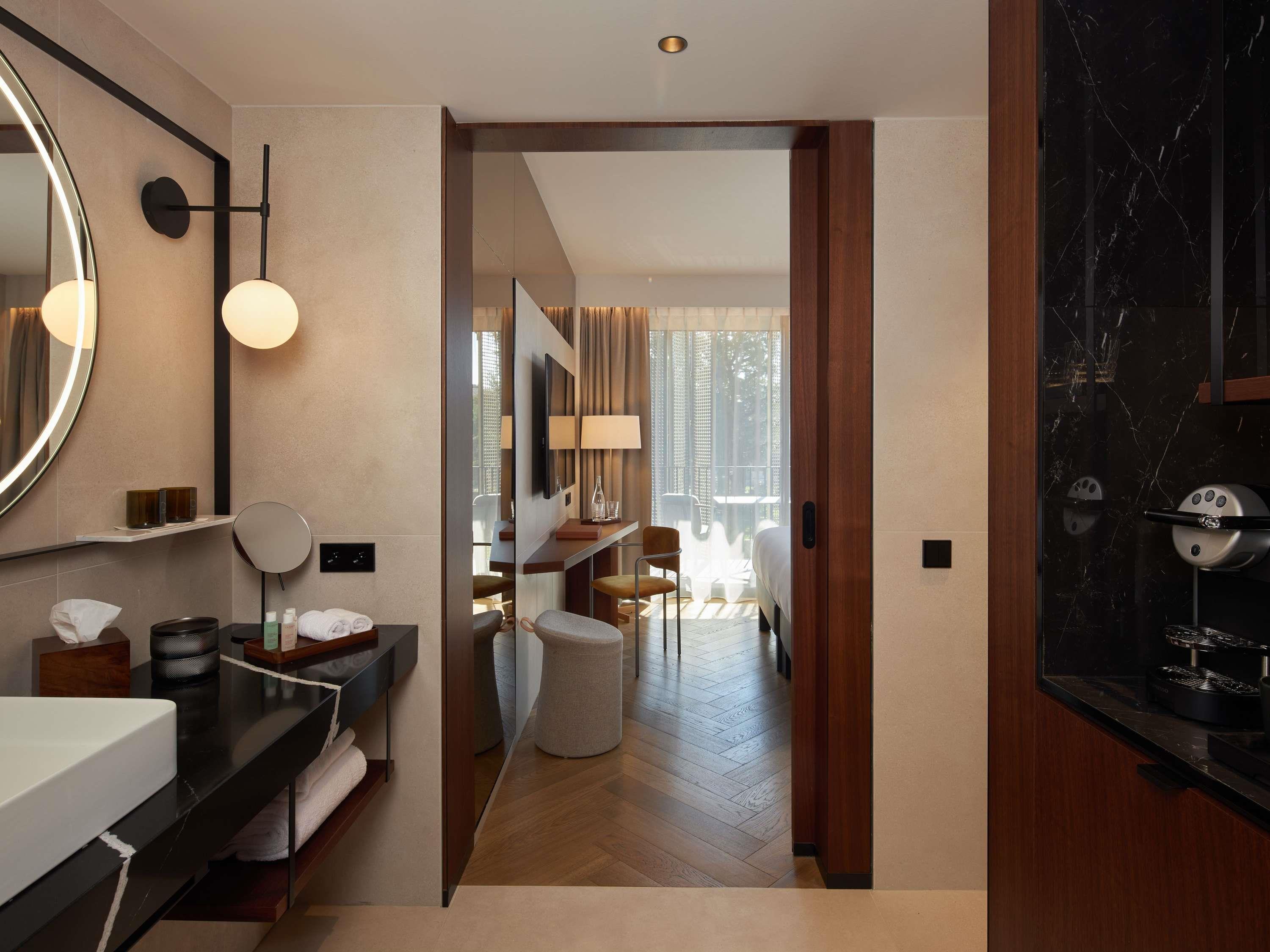 Signature, Superior, King Bed, Balcony, L Esquisse Hotel & Spa Colmar - MGallery Collection 6/7