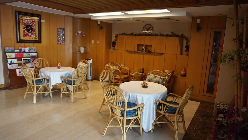Riverside Hotel 30/50