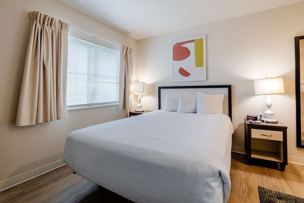 1 BEDROOM, SUITE