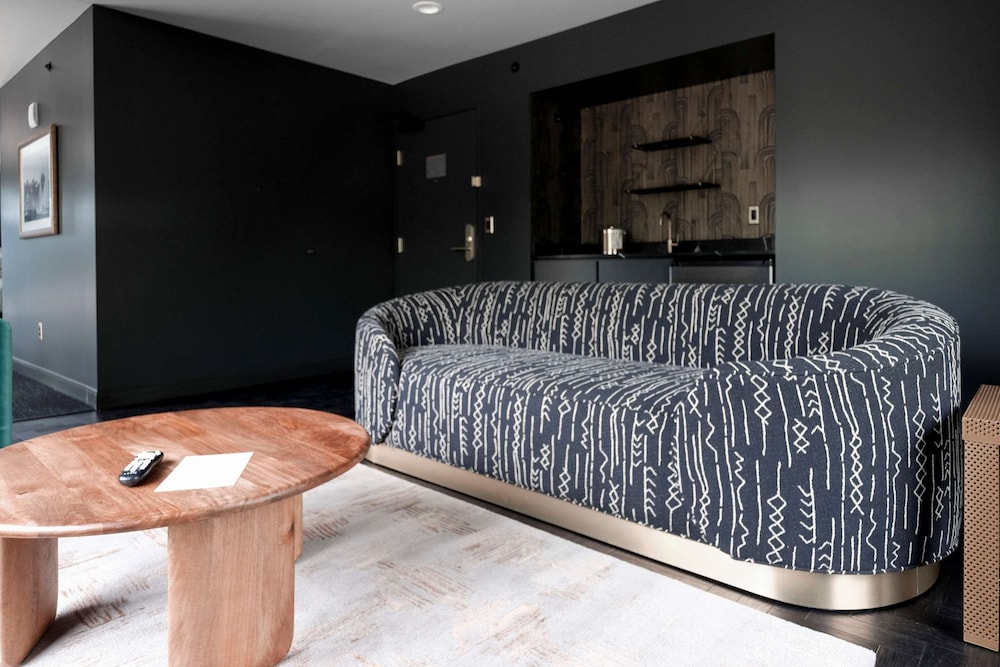 The Inn Hotel Lake Okoboji, Ascend Hotel Collection 5/50