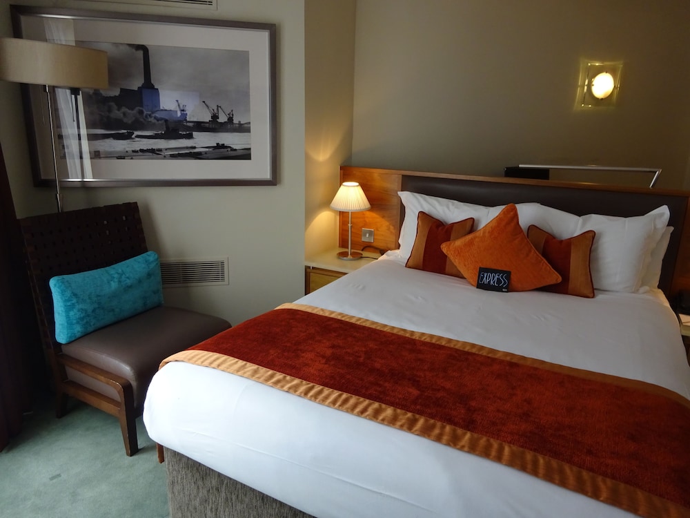 Bermondsey Square Hotel 9/50