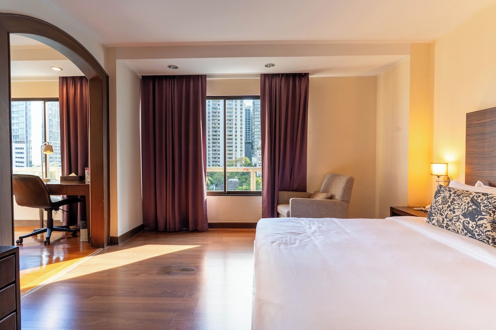 St James Hotel 25/50