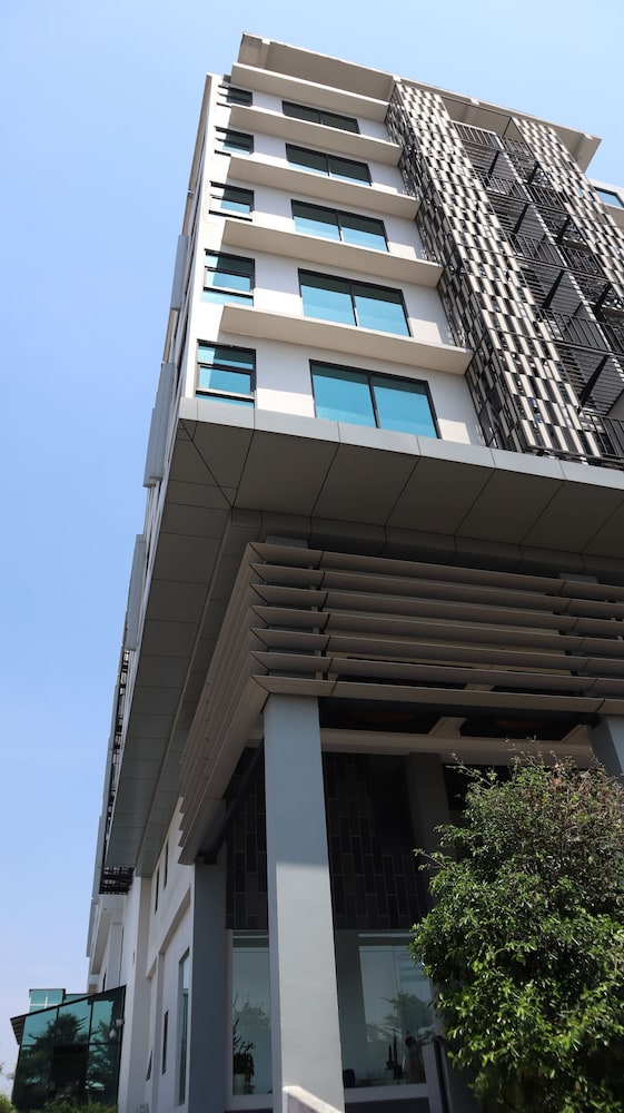 Eastern Hotel Bojonegoro 3/50