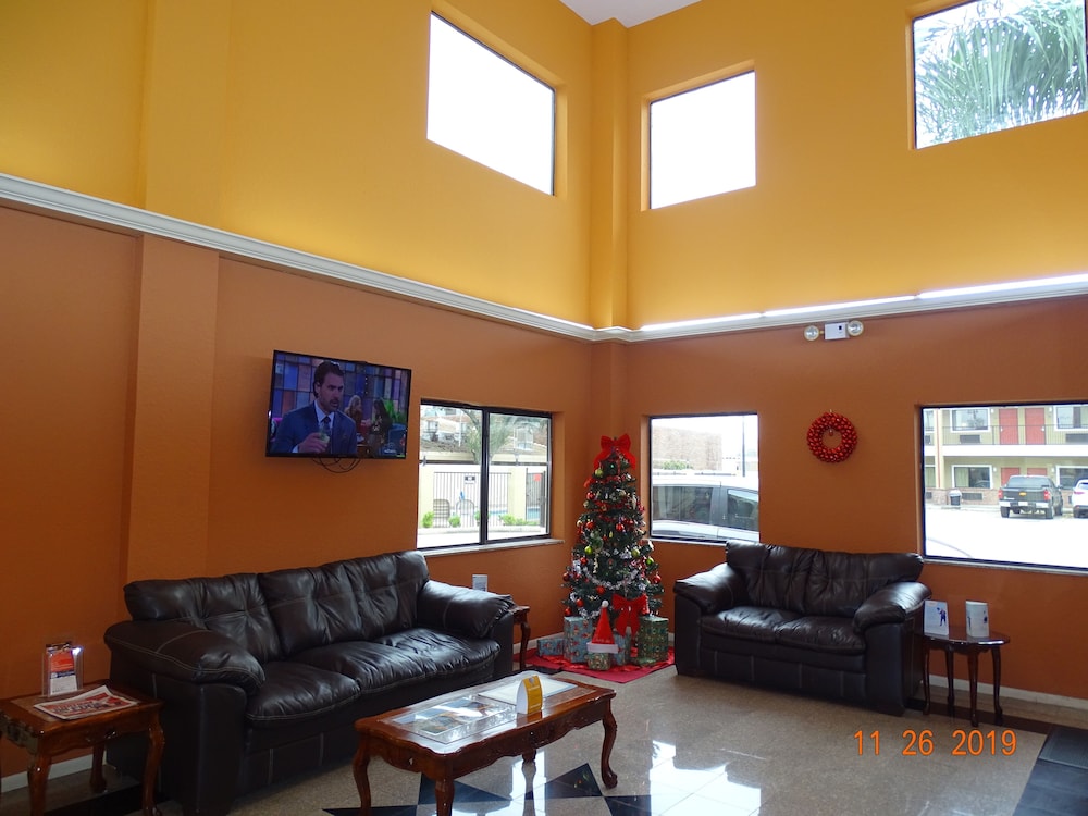 Super 8 by Wyndham Houston/Brookhollow NW 28/34