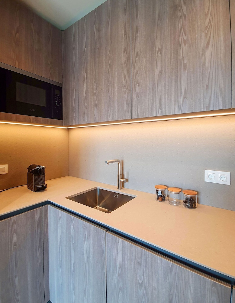 Central City Luxury Residence 17/50