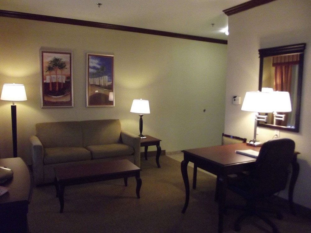 Hampton Inn & Suites Gainesville, TX 20/35