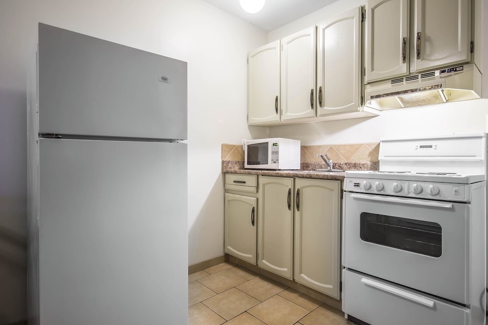 Efficiency, Suite, 2 Queen Beds, Kitchen