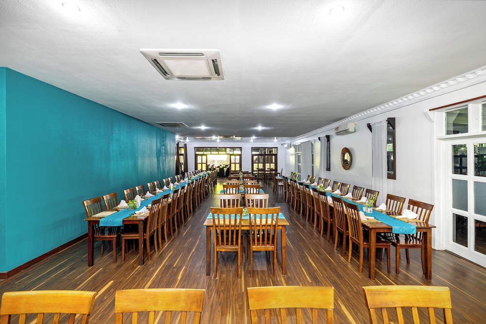 Orator Hotel Samoa 49/65