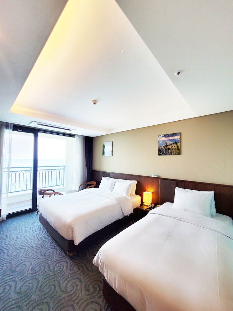 OCEAN, HARBOUR, DELUXE, FAMILY, TWIN BEDS, PANORAMIC OCEAN VIEW
