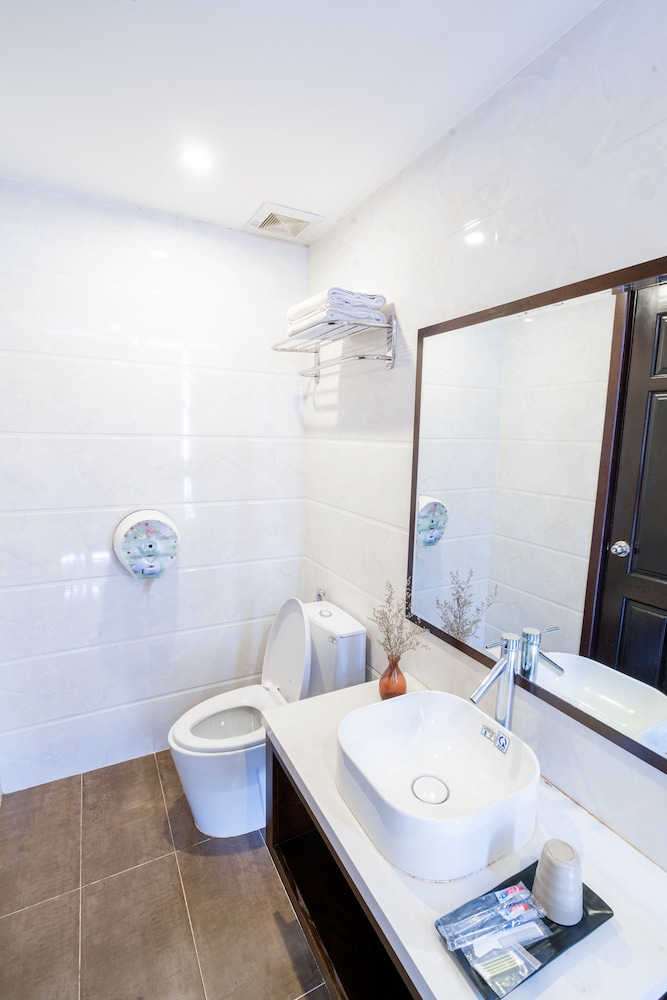 Hoa Phong Hotel 58/60