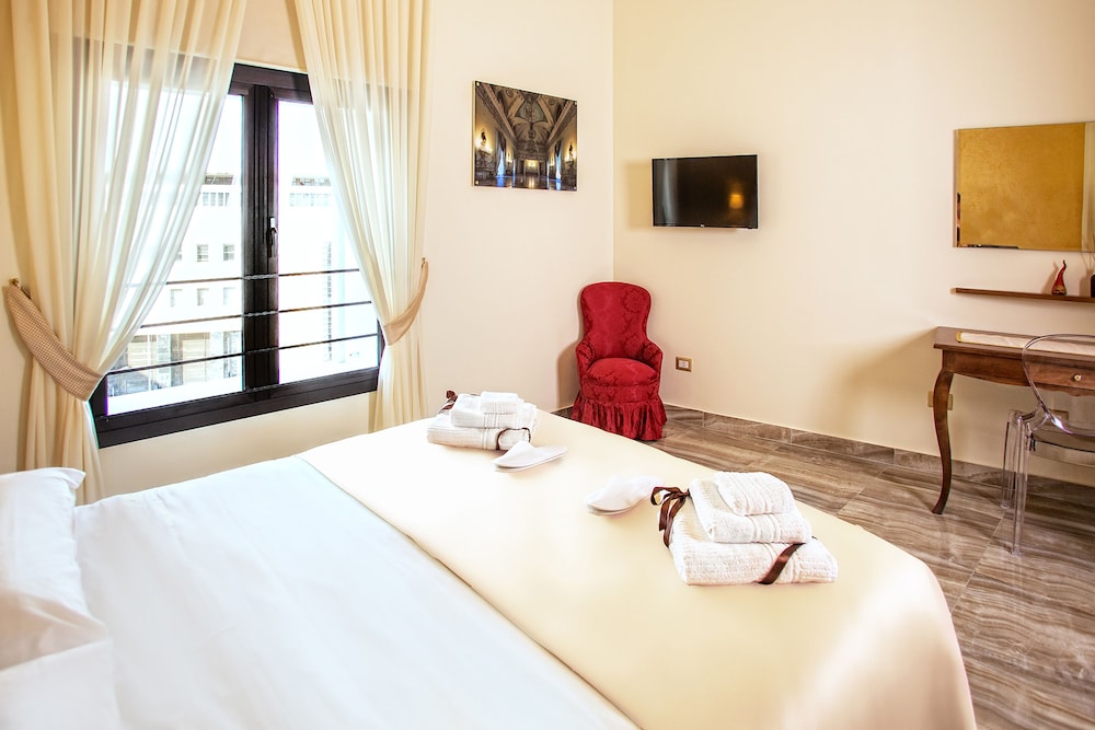 Neapolitantrips Hotel Royale 8/36