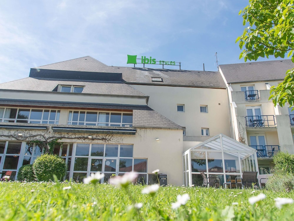 IBIS STYLES CHINON 2/67