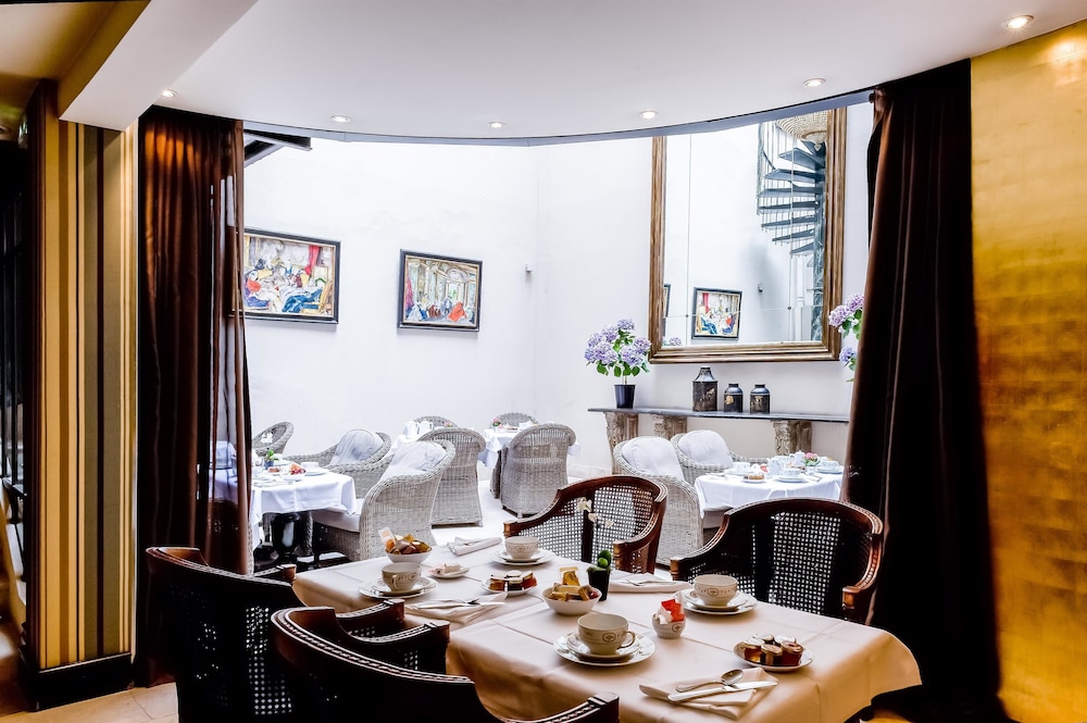 Hotel Chateaubriand 45/48