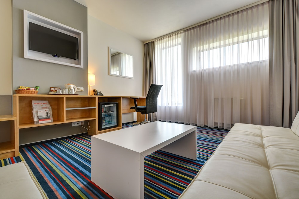 HOLIDAY INN PRAGUE AIRPORT 46/76