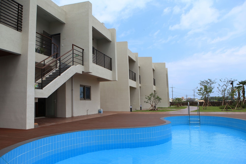 Comma Resort 40/41
