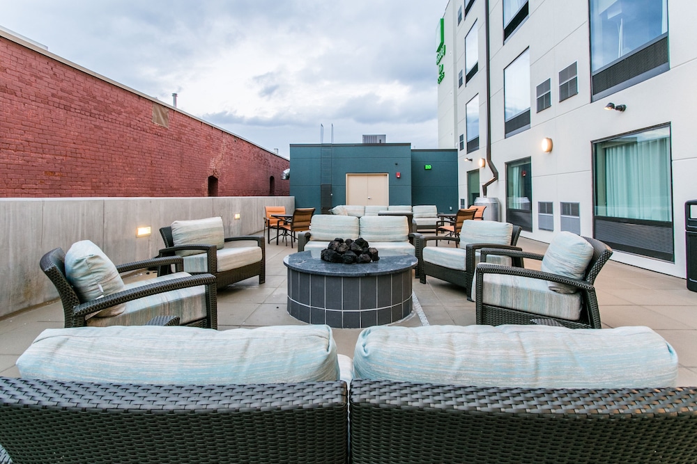 Holiday Inn Hotel & Suites CHATTANOOGA DOWNTOWN 60/65
