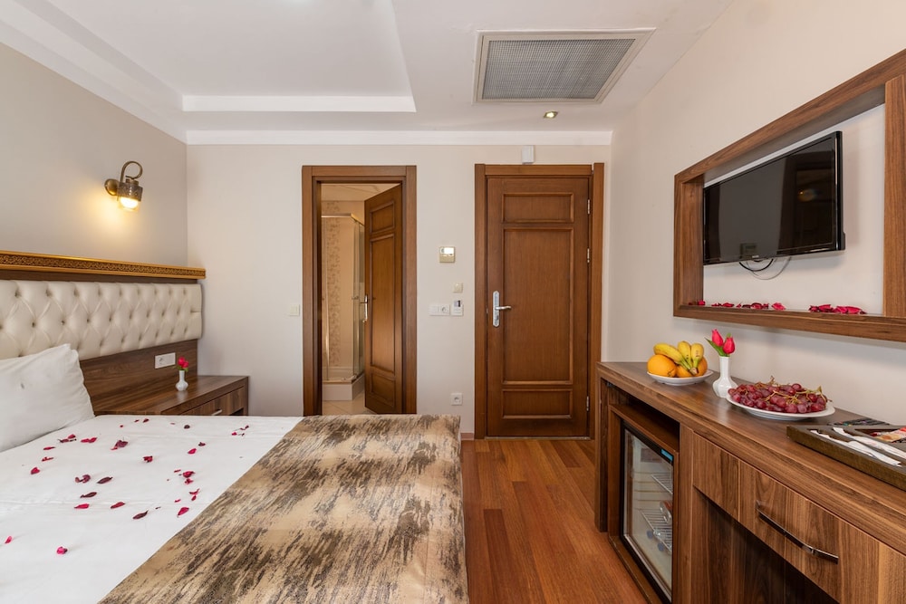 Aristocrat Hotel 24/68