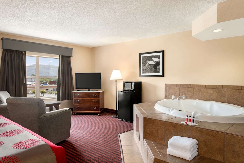 Ramada By Wyndham Pigeon Forge North 38/57