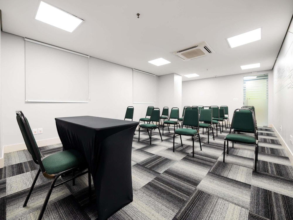 Ibis Styles Belem Hangar 58/69
