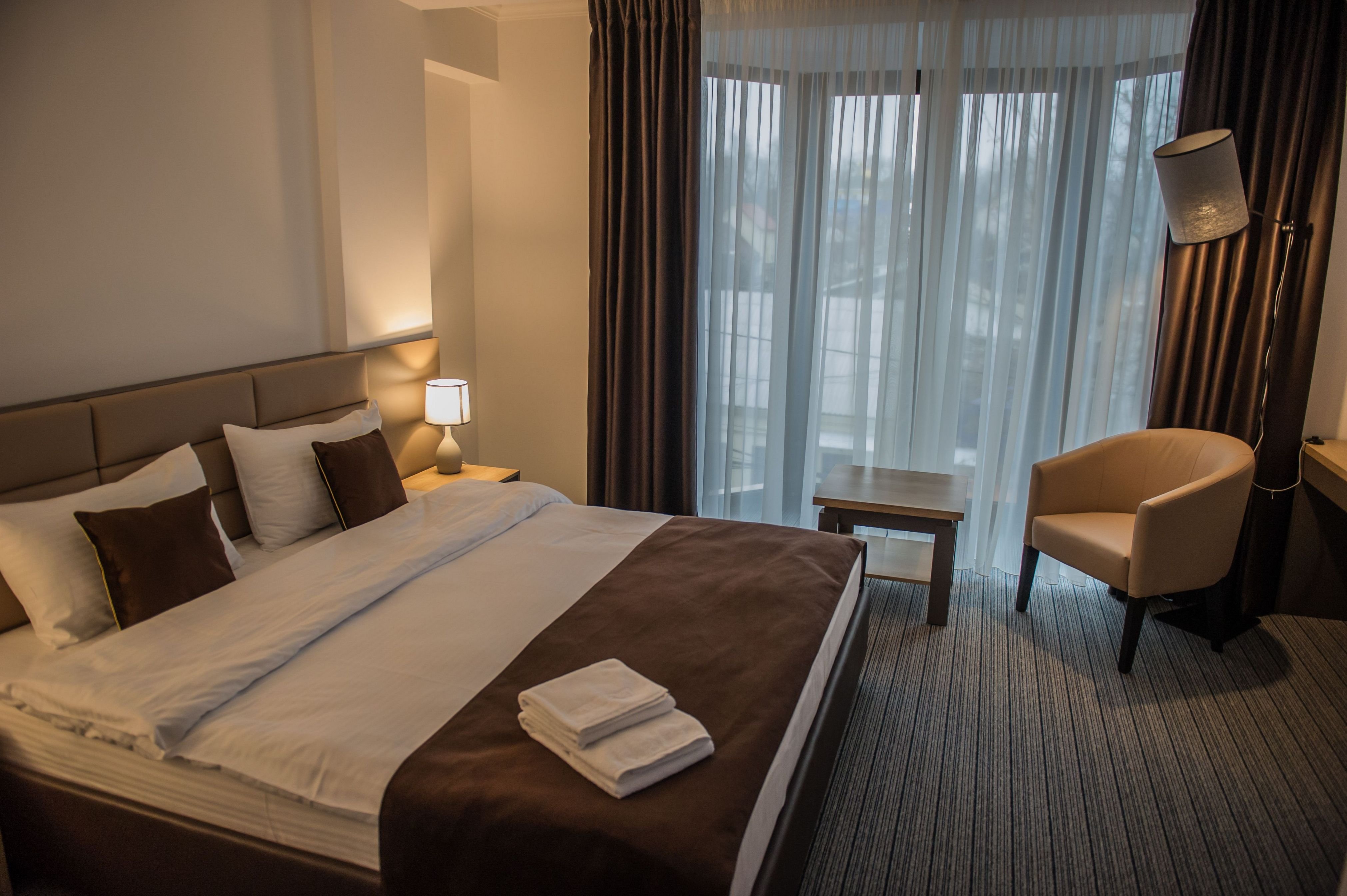 STANDARD, KING BED