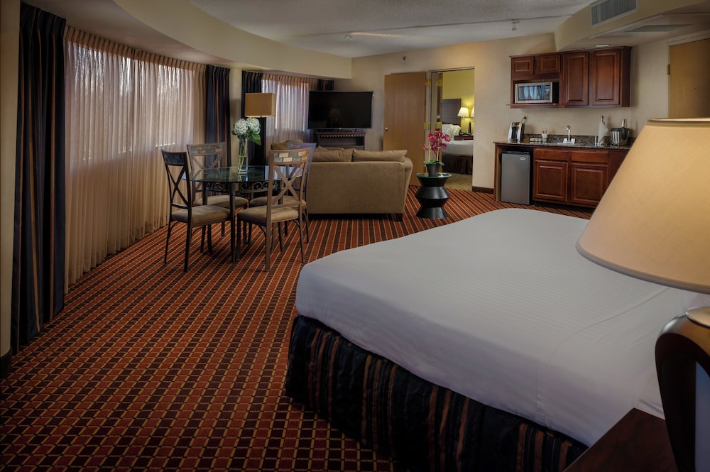 Holiday Inn Express Scottsdale North 30/40
