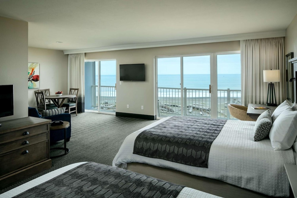Beachfront Inn 15/39