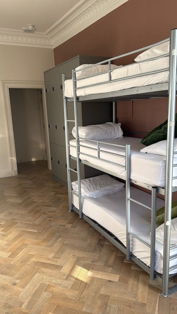 Female Dorm, Female Only, Standard, 12 Beds