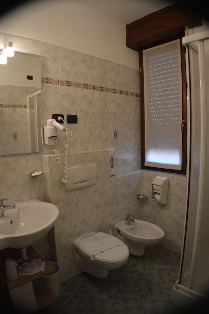غرفة رباعية، Sempione Hotel Ristorante 3/5