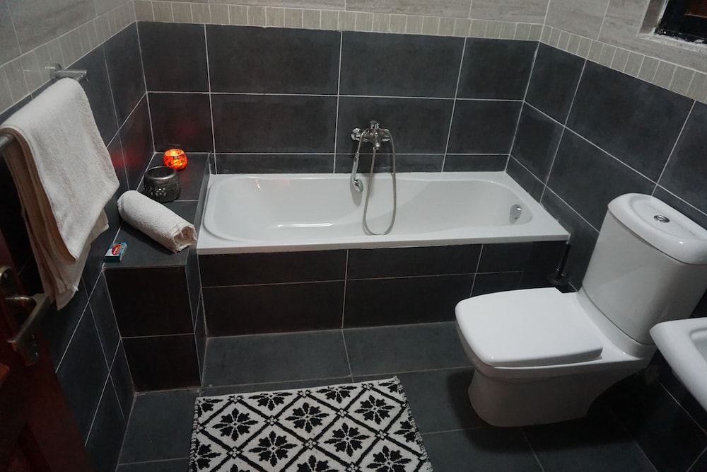 Accra Royal Castle Apartments Suites 44/48