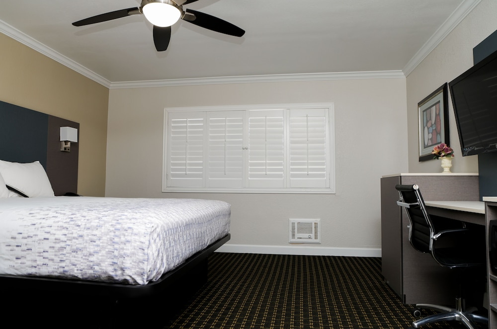 Sea Breeze Inn 19/64