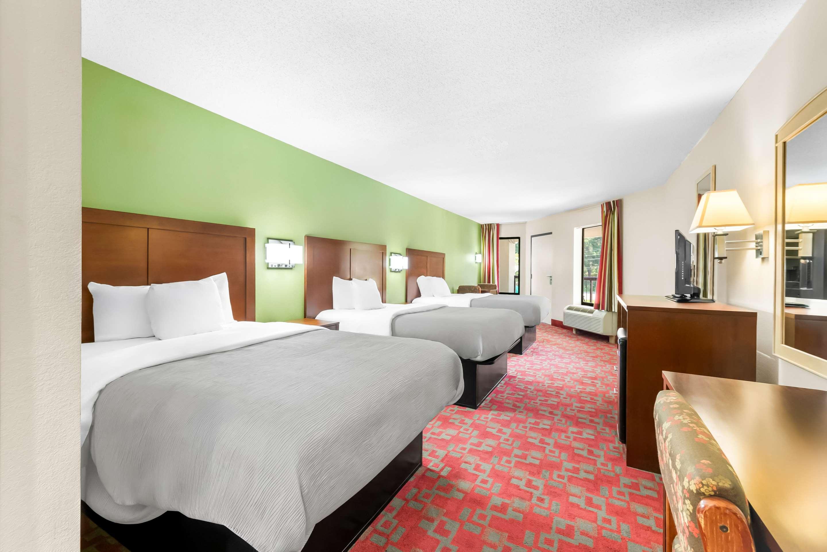 Room, 3 Double Beds