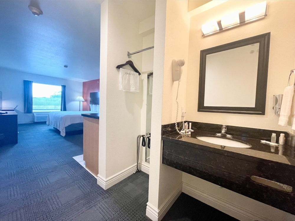FairBridge Inn and Suites Cuero (ex Cuero s Copper Inn) 21/23