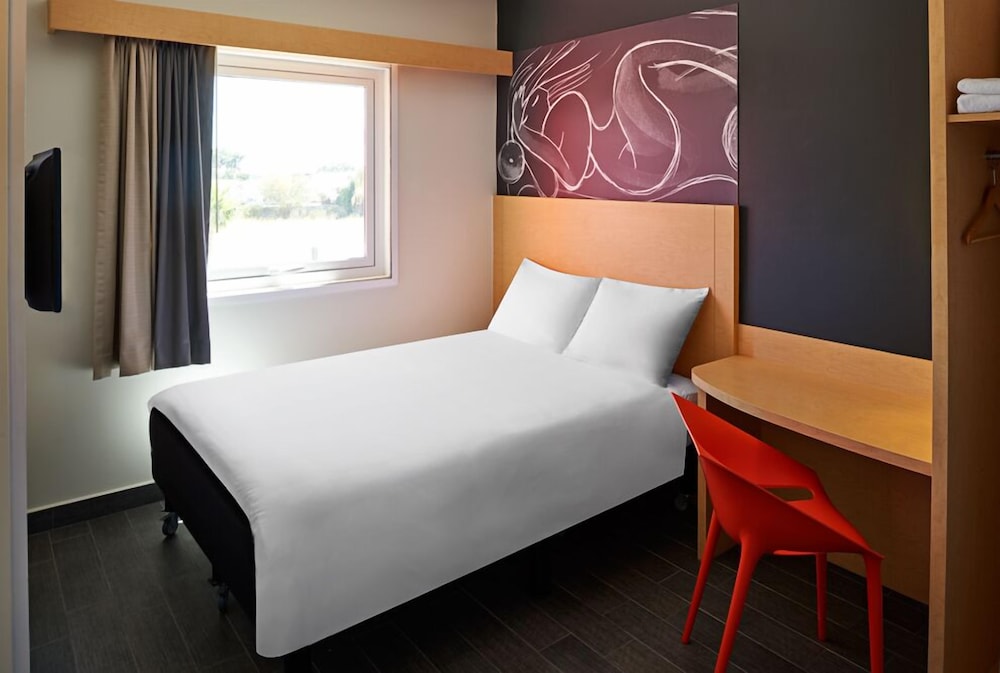 ibis Culiacan 18/50