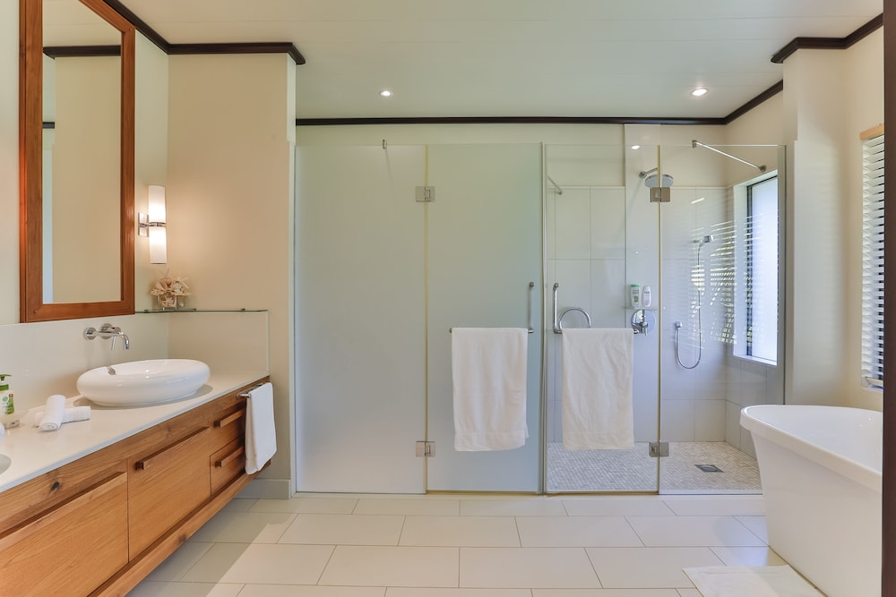 The Bay Club at Anahita 42/44