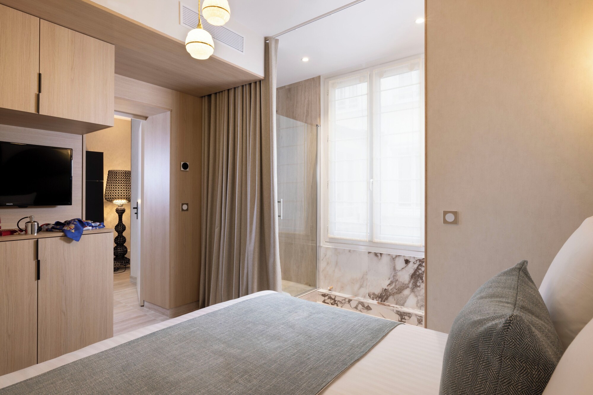 2 BEDROOMS, APARTMENT, CITY VIEW