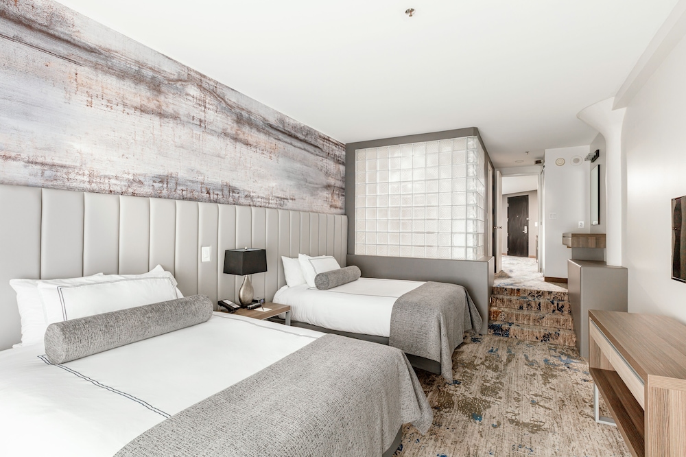 DELUXE, SUITE, 2 QUEEN BEDS