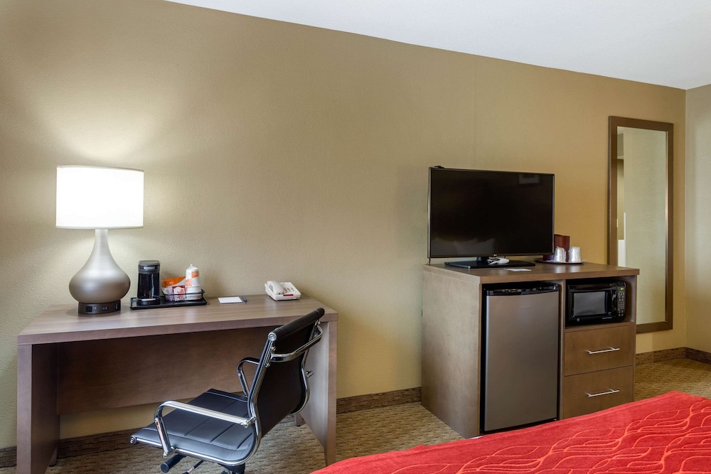 Comfort Inn Marshall Station 39/40