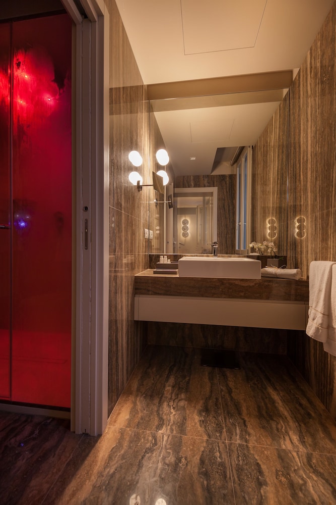 LIASSIDI WELLNESS SUITES 2/46