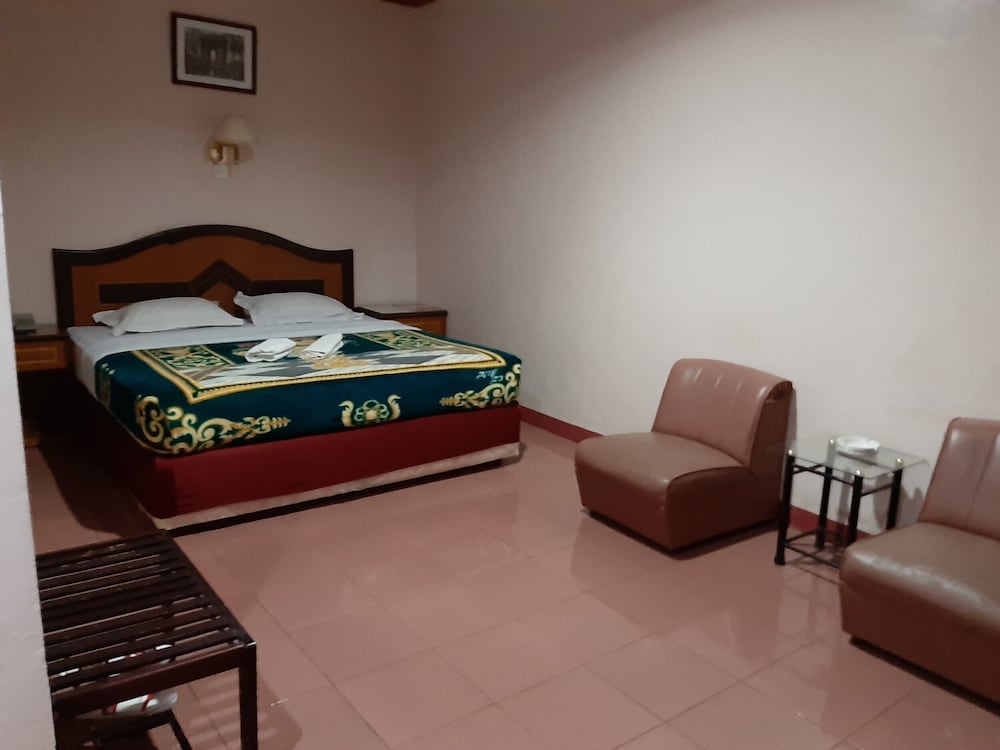 Hotel Parewisata 8/22