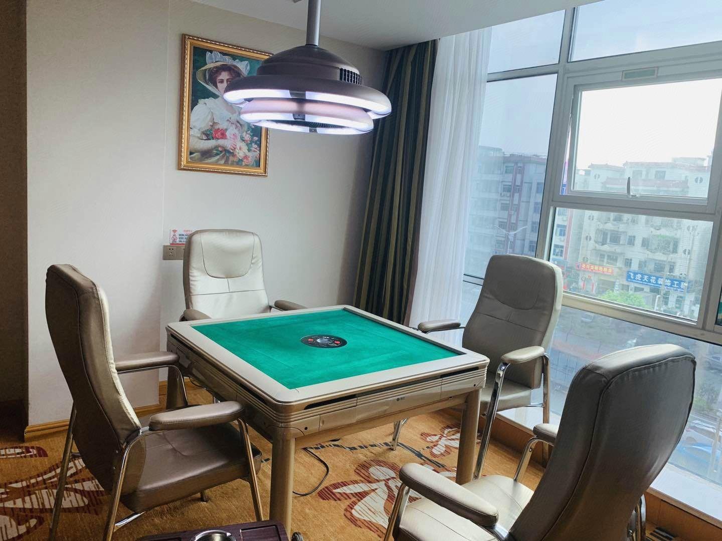 Vienna Hotel (Huizhoushi Lilin North Station) 40/58