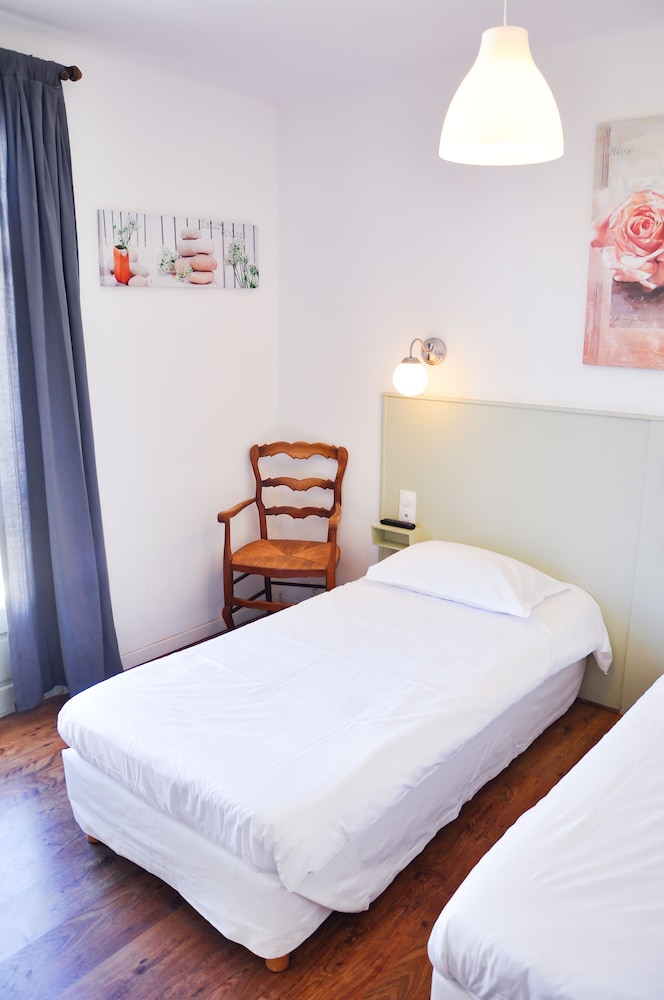 Hôtel Les Arbousiers 44/68